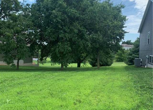 Property at 2704 Meadow Ridge Dr, St Joseph, MO 64504