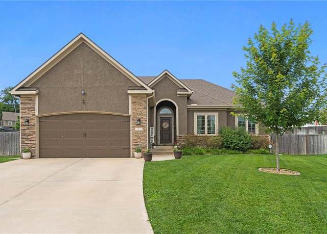 Property at 1402 NW Red Oak Ct, Grain Valley, MO 64029, 5 beds, 3 baths