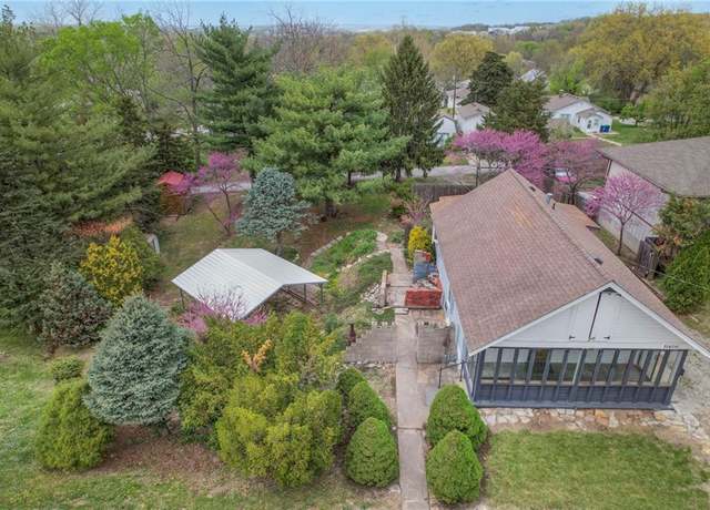 Property at 11408 Felton St, Sugar Creek, MO 64054, 2 beds, 1.5 baths