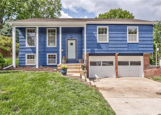 Property at 9724 W 91st St, Overland Park, KS 66212, 3 beds, 2 baths