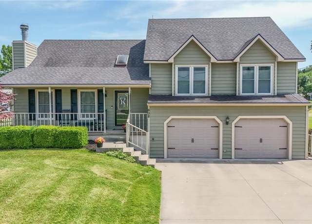 Property at 608 E 6th St, Wellsville, KS 66092, 4 beds, 3 baths