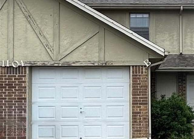 Property at 1104 Pine Ct Unit B, Warrensburg, MO 64093, 2 beds, 1.5 baths