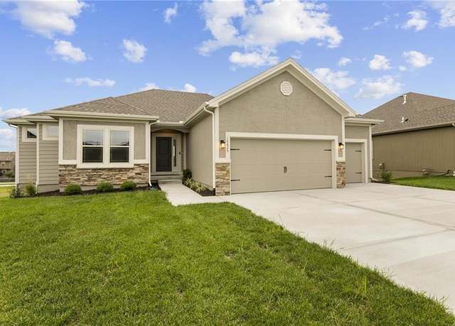 Property at 3711 NE 90th St, Kansas City, MO 64156, 4 beds, 3 baths