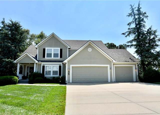 Property at 925 Redwood Cir, Liberty, MO 64068, 4 beds, 3.5 baths