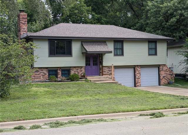 Property at 10518 W 55th St, Shawnee, KS 66203, 3 beds, 2.5 baths