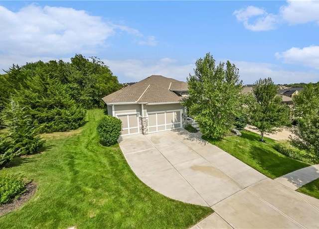 Property at 9561 Wild Rose Ln, Lenexa, KS 66227, 4 beds, 3 baths
