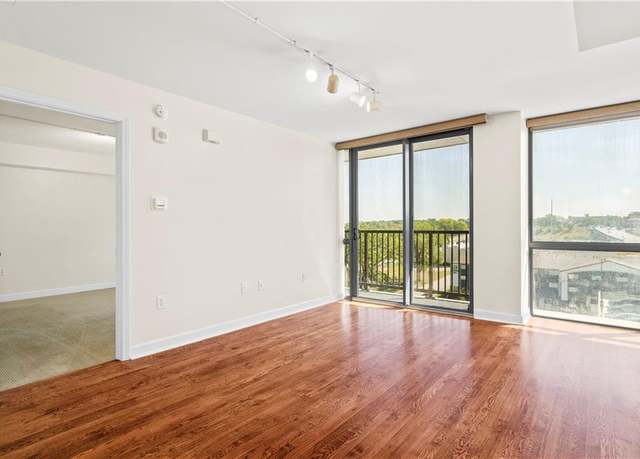 Property at 600 E Admiral Blvd #704, Kansas City, MO 64106, 1 bed, 1 bath