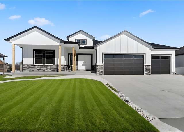 Property at 709 W Solomon Dr, Lone Jack, MO 64086, 5 beds, 3 baths
