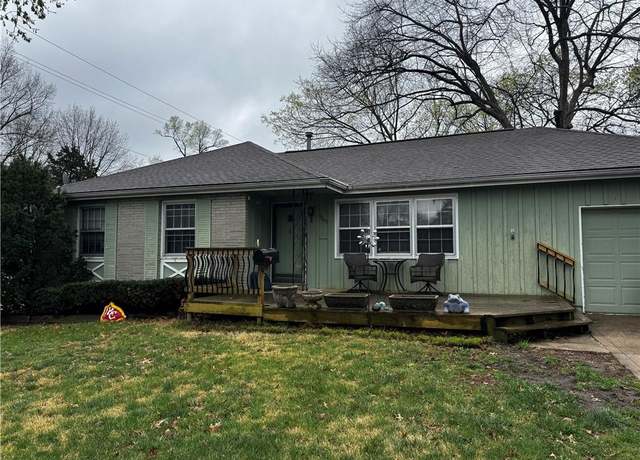 Property at 9807 E 79th Ter, Raytown, MO 64138, 3 beds, 1.5 baths