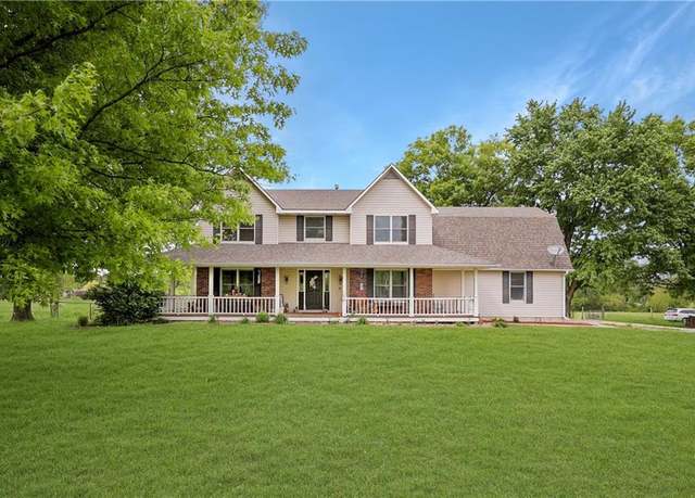 Property at 25002 E Twin Pines Dr, Harrisonville, MO 64701, 5 beds, 3.5 baths