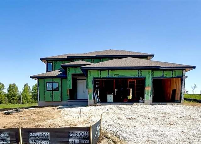Property at 2531 NE Woodland Oaks Cir, Lee's Summit, MO 64086, 5 beds, 4 baths