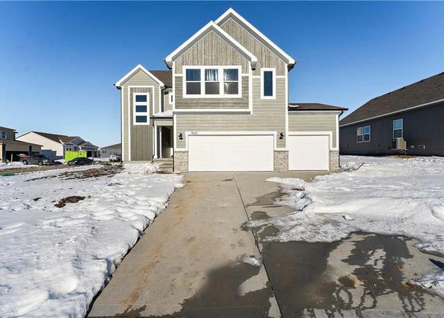 Property at 316 Woodview Dr, Raymore, MO 64083, 4 beds, 2.5 baths