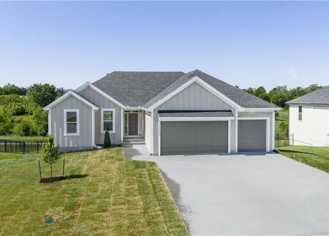 Property at 12905 Sloan Ave, Kansas City, KS 66109, 5 beds, 3 baths