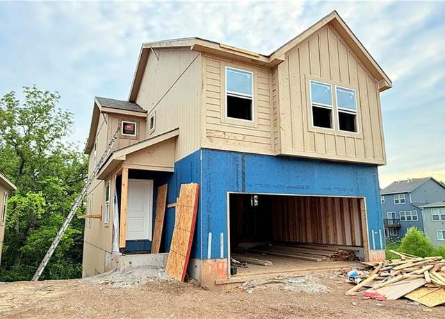 Property at 416 Hampstead Dr, Raymore, MO 64083, 4 beds, 2.5 baths