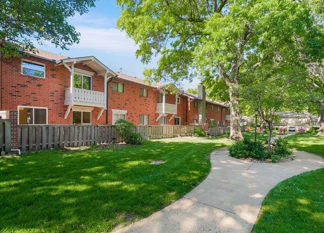 Property at 9599 Outlook Dr, Overland Park, KS 66207, 3 beds, 2.5 baths