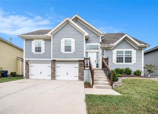 Property at 1009 SW Arborfair Dr, Lee's Summit, MO 64082, 3 beds, 2.5 baths