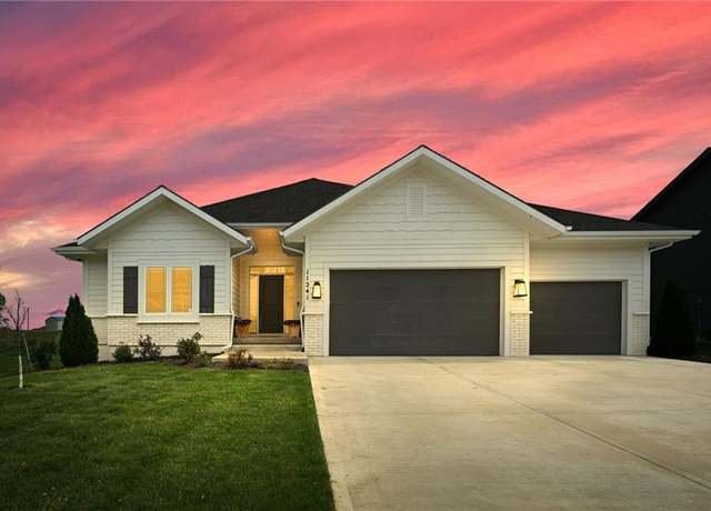 Property at 11241 N Bristol Ave, Kansas City, MO 64156, 3 beds, 2 baths