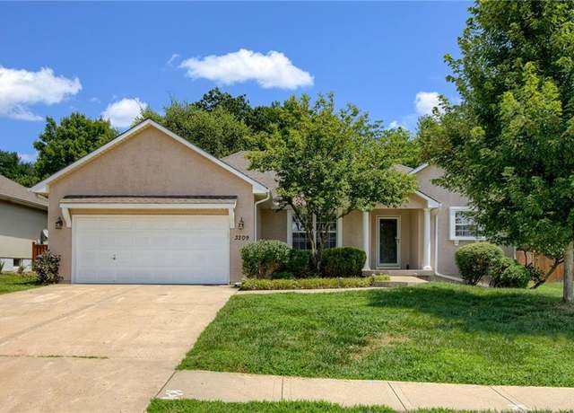 Property at 3209 SW Alice Ln, Lee's Summit, MO 64082, 3 beds, 2 baths