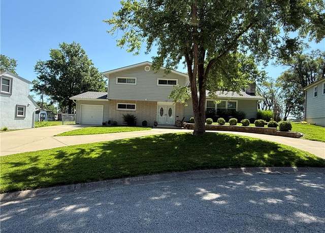 Property at 923 S 53rd Ter, Kansas City, KS 66106, 4 beds, 4 baths