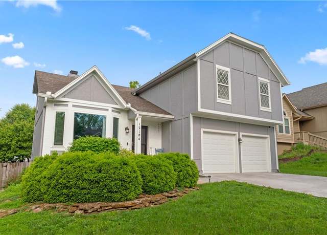 Property at 12184 S Tallgrass Dr, Olathe, KS 66061, 4 beds, 2.5 baths