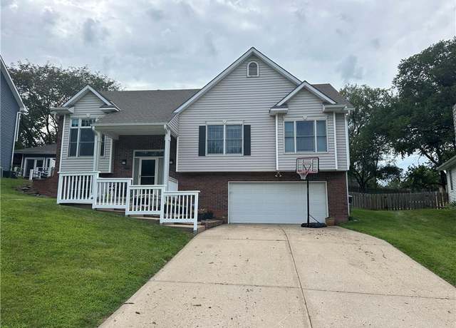 Property at 4413 Appletree Ct, St Joseph, MO 64506, 4 beds, 2.5 baths