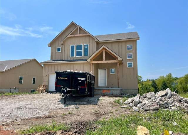 Property at 18905 188th Ter, Spring Hill, KS 66083, 4 beds, 2.5 baths