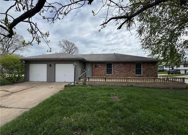 Property at 544 S Ridge Dr, Olathe, KS 66061, 3 beds, 3 baths