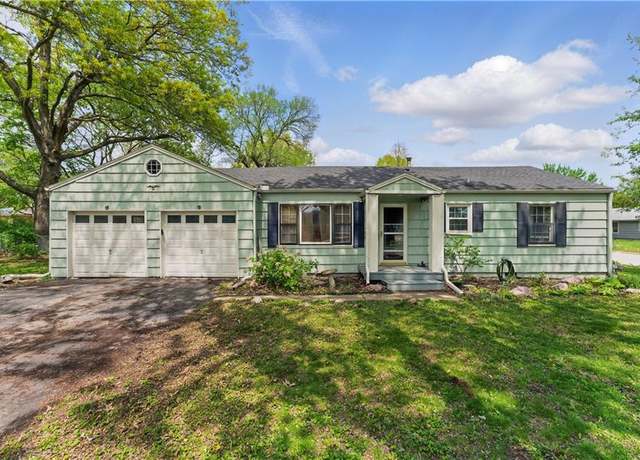 Property at 204 E Oak St, Olathe, KS 66061, 3 beds, 1 bath