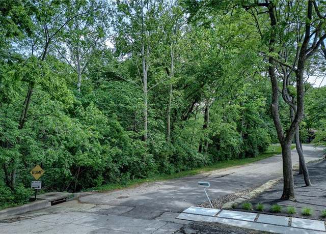Property at Bluff Vw, Parkville, MO 64152