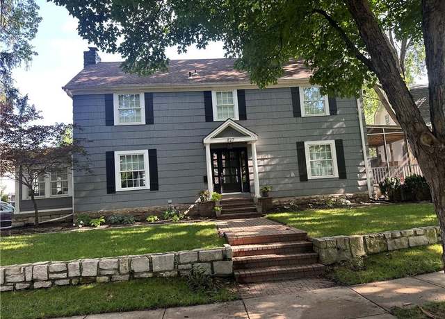 Property at 827 W 60th Ter, Kansas City, MO 64113, 4 beds, 3.5 baths