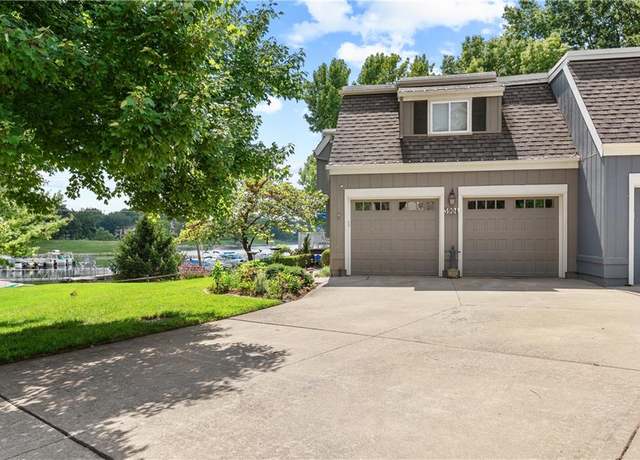 Property at 3904 NE Sequoia St, Lee's Summit, MO 64064, 3 beds, 3.5 baths