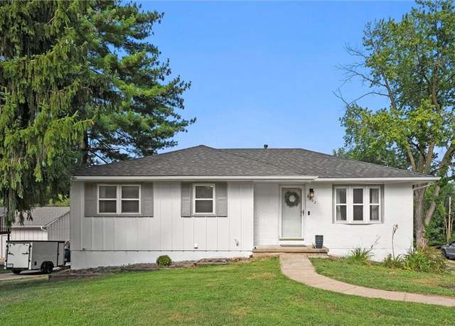 Property at 6902 NW Blair Rd, Parkville, MO 64152, 3 beds, 1.5 baths
