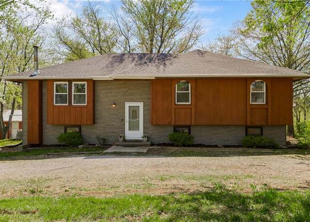 Property at 22425 N Prestige Dr, Holt, MO 64048, 3 beds, 2 baths