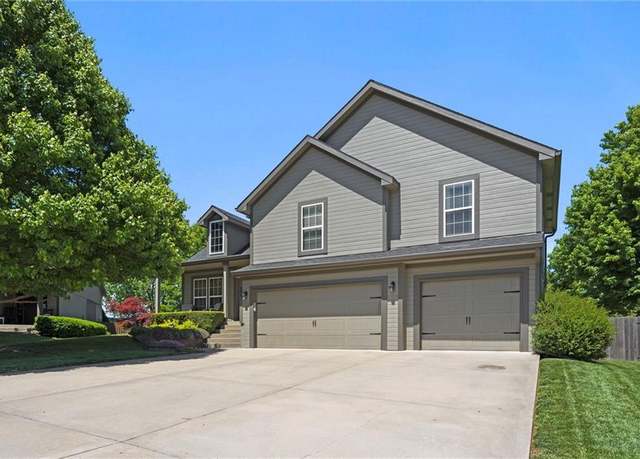 Property at 204 E 20th Ter, Kearney, MO 64060, 4 beds, 2.5 baths