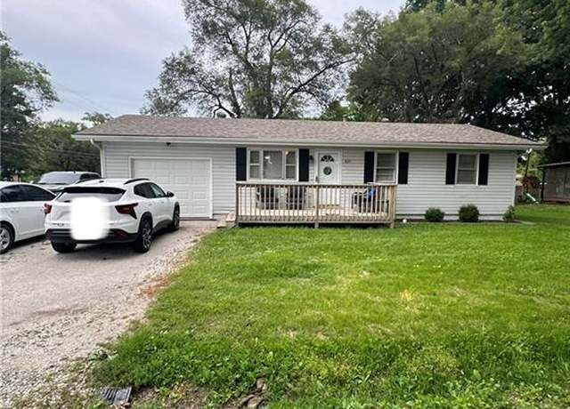 Property at 801 S Harding St, Oak Grove, MO 64075, 3 beds, 1 bath