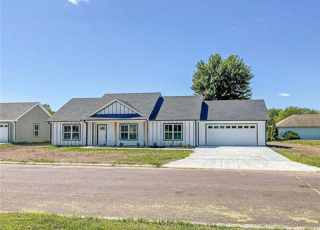 Property at 706 Ivy Ln, Sedalia, MO 65301, 3 beds, 2 baths