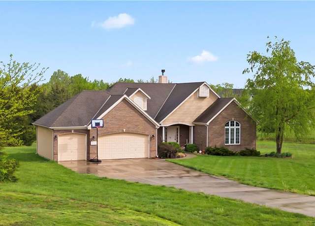 Property at 28919 Hackberry Cir, Paola, KS 66071, 3 beds, 3.5 baths
