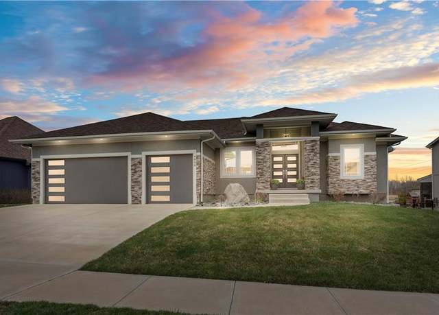 Property at 4808 NW Montebella Dr, Riverside, MO 64150, 4 beds, 3.5 baths
