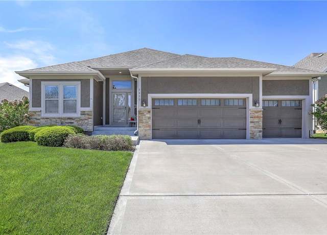 Property at 7440 NW Damon Dr, Parkville, MO 64152, 3 beds, 2.5 baths