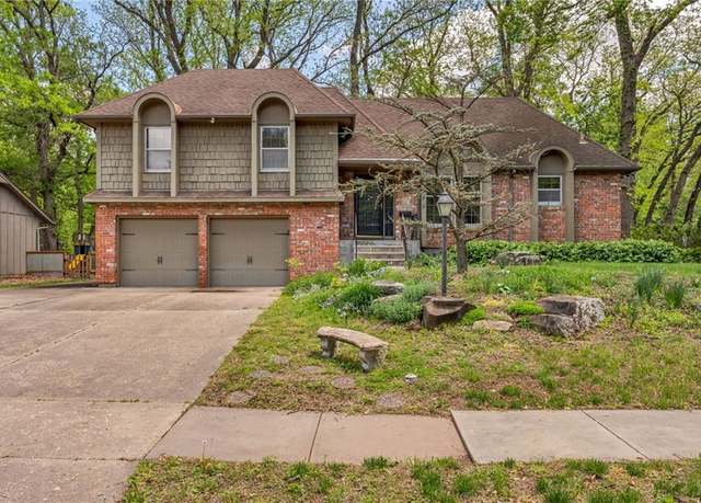 Property at 3500 SW Oak Pkwy, Topeka, KS 66614, 3 beds, 2.5 baths