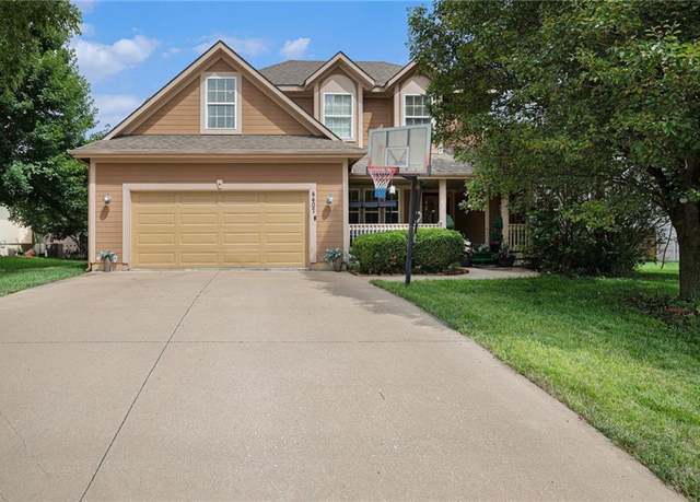 Property at 4407 SW Briarbrook Dr, Lee's Summit, MO 64082, 5 beds, 4.5 baths