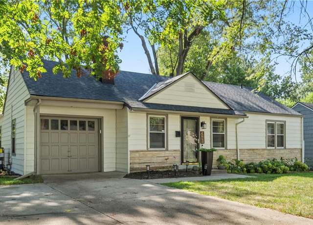 Property at 5221 Juniper St, Roeland Park, KS 66205, 3 beds, 2 baths