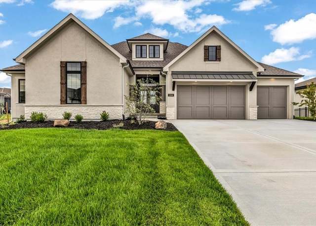 Property at 3208 NE 102nd St, Kansas City, MO 64155, 4 beds, 3.5 baths