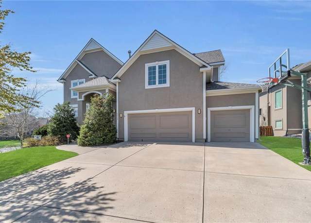 Property at 5712 Payne St, Shawnee, KS 66226, 5 beds, 4.5 baths