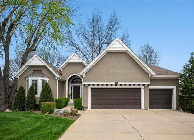 Property at 7504 W 149th St, Overland Park, KS 66223, 4 beds, 3 baths