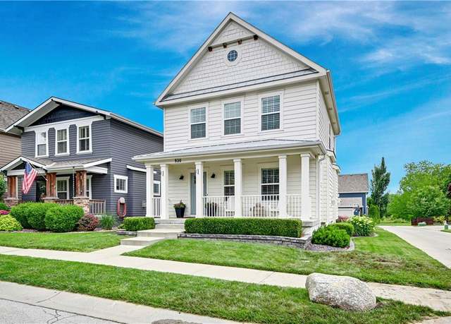 Property at 920 SW Loula Dr, Lee's Summit, MO 64081, 3 beds, 3.5 baths