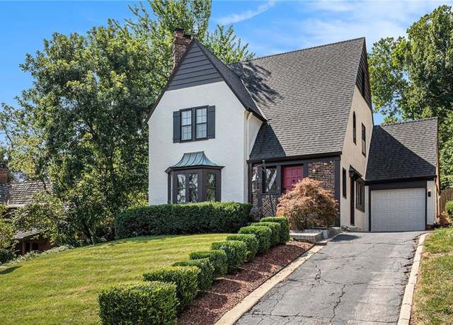Property at 2013 W 50th St, Westwood Hills, KS 66205, 3 beds, 2 baths
