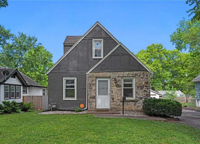 Property at 8242 Belleview Ave, Kansas City, MO 64114, 3 beds, 2 baths