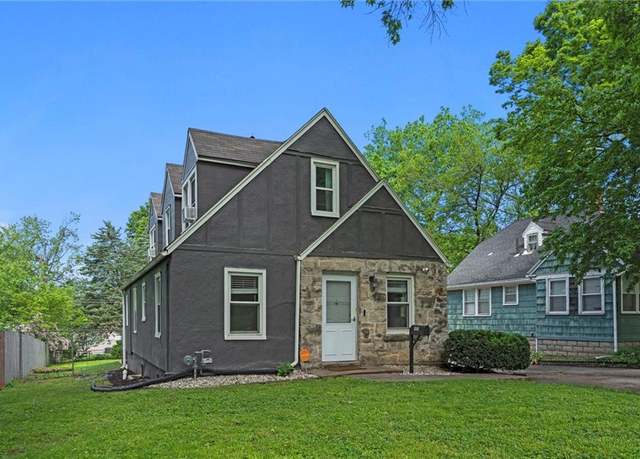 Property at 8242 Belleview Ave, Kansas City, MO 64114, 3 beds, 2 baths