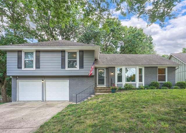 Property at 8113 NW Beaman Dr, Kansas City, MO 64151, 3 beds, 2.5 baths